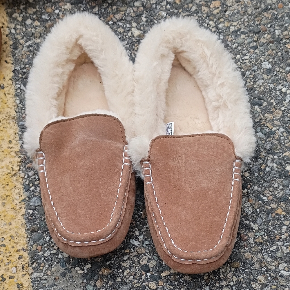 Lamo Tan Slippers with Cream Fur